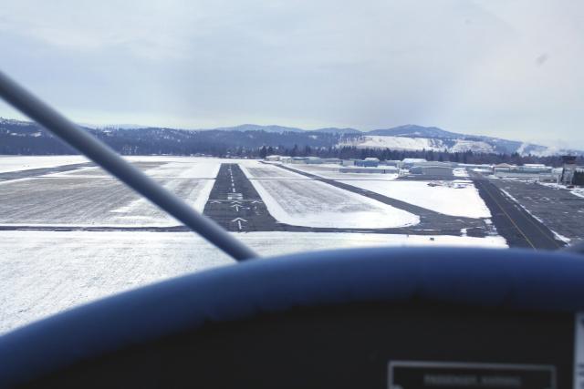 landing rwy4r felts field. the whiter spot on the left of the runway just after the taxiway about mid way is the grass runway. it run all the way to the approach end of 22.  :( they shut it down once the snow hits.