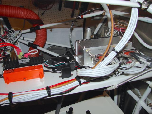 Wiring on the center tray from the right side. The tray has the Garmin GEA-24 engine/airframe box, the ELT beeper, a USB port, diode & heat sink and the GPS antenna.