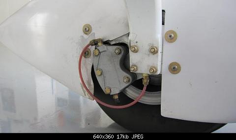 Wheel pant  / brake connection